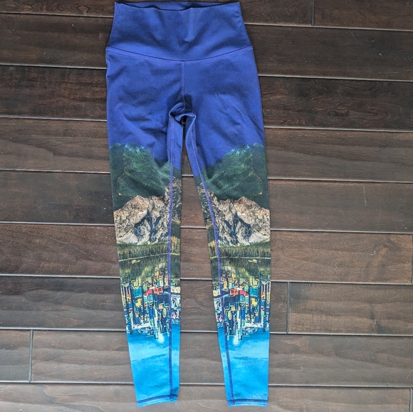 Alo Yoga High Waisted Dreamscape Printed Airbrush leggings - Picture 3 of 5